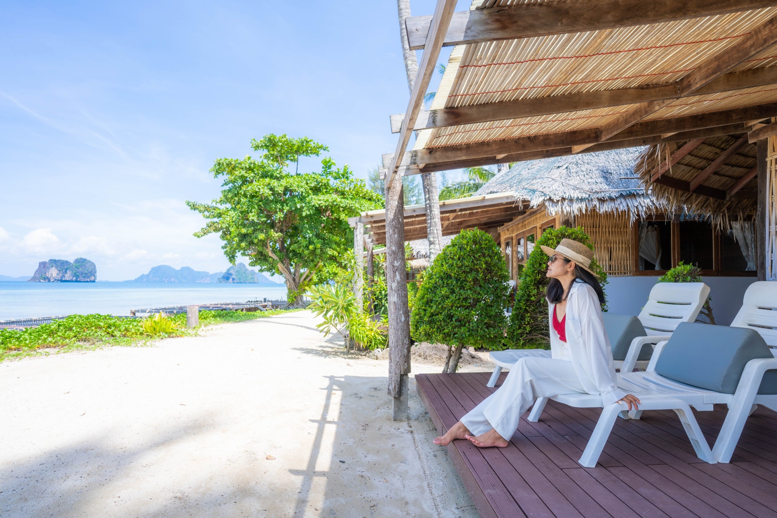 Beachfront Cottages,  Hotel resort on Koh Ngai